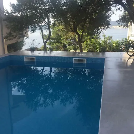 Apartment Milka I Jozo Omis